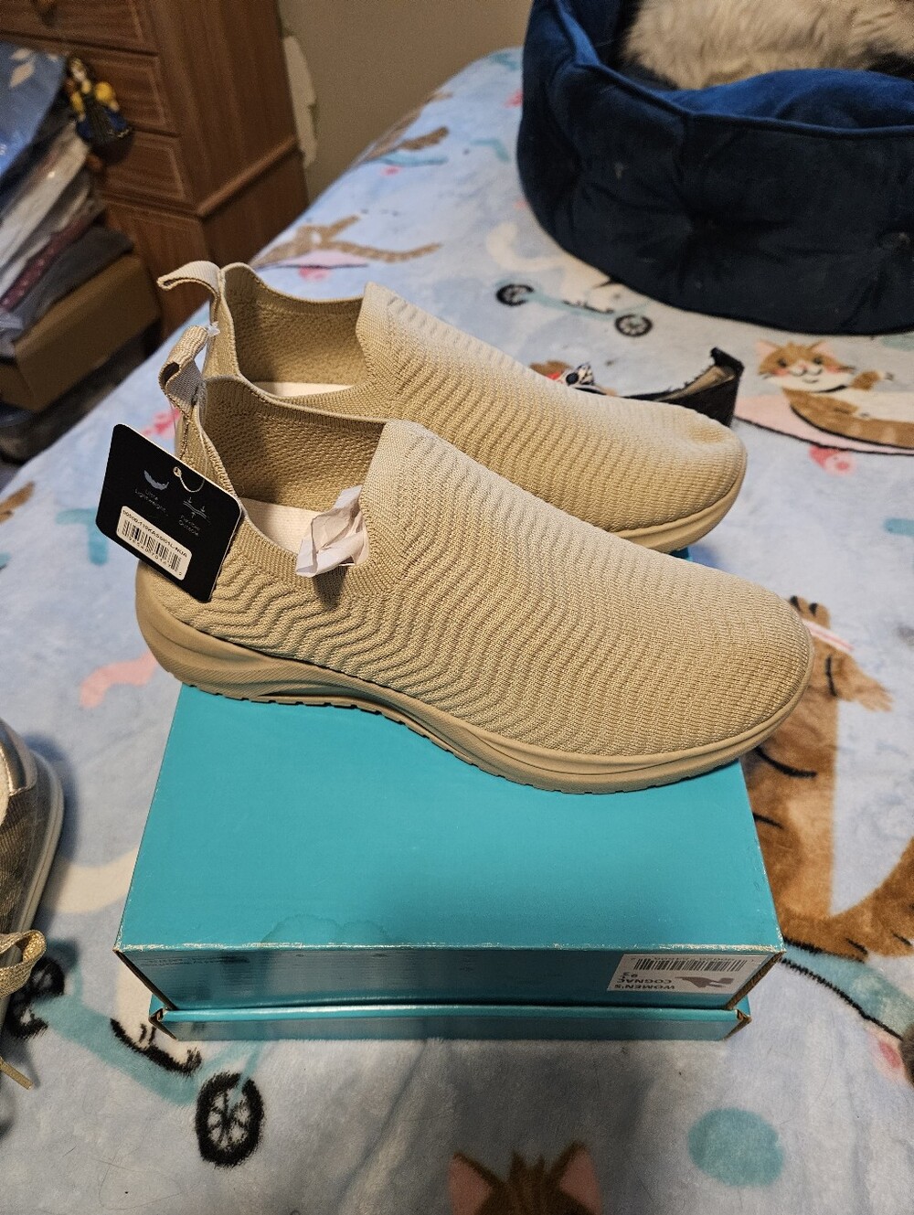 BRAND NEW ** Slip-On Knit Women’s Sneakers in Beige
